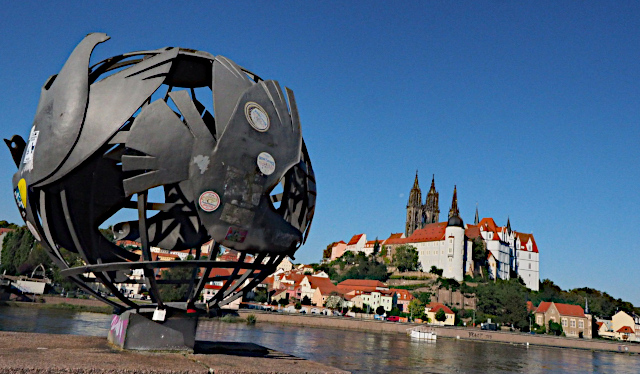 2024 Meissen Elbe mit Albrechtsburg